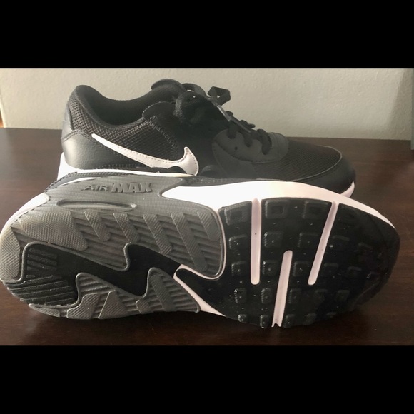 Nike AirMax Youth Size 5 - Picture 2 of 7